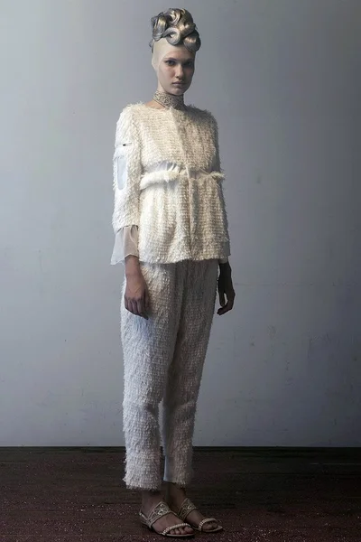 Look 10